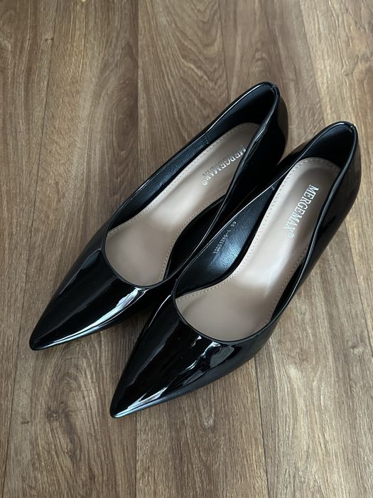 Продам лаковые туфли на выход