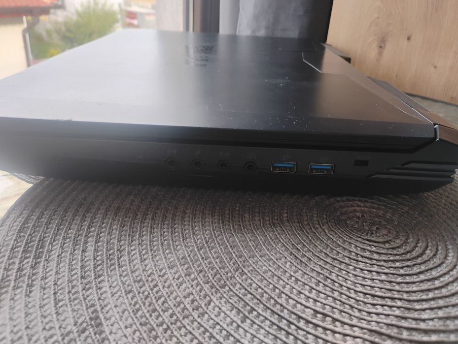 Vand laptop XMG U717