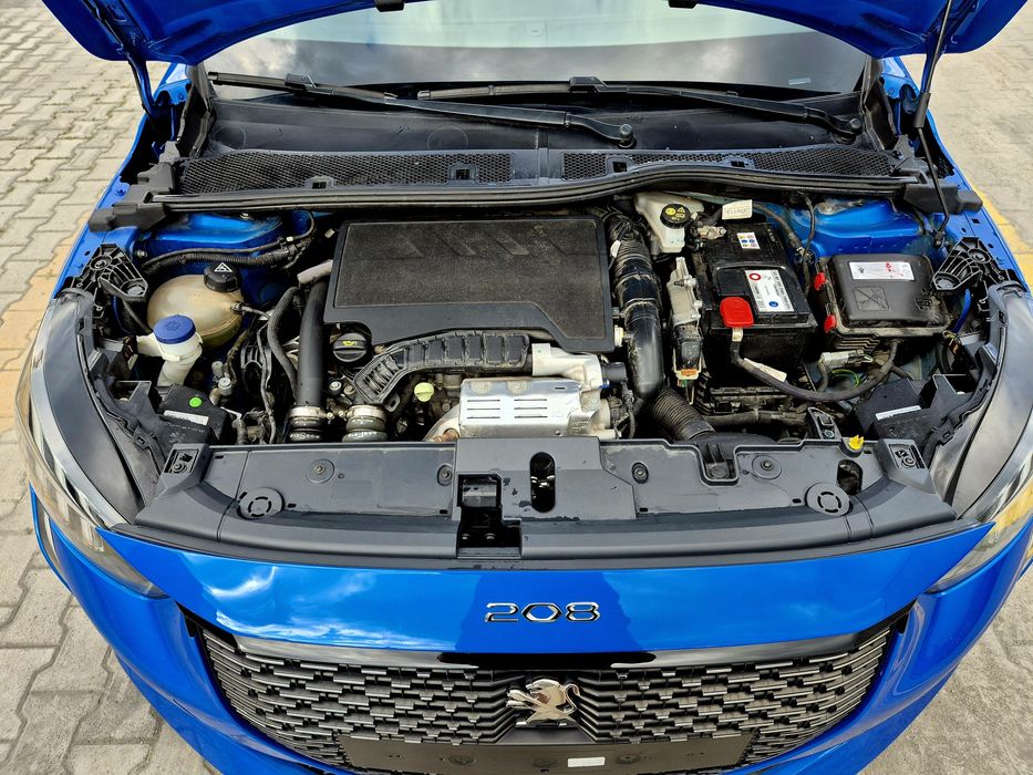 Peugeot 208 1.2i GT Line 101hp автомат