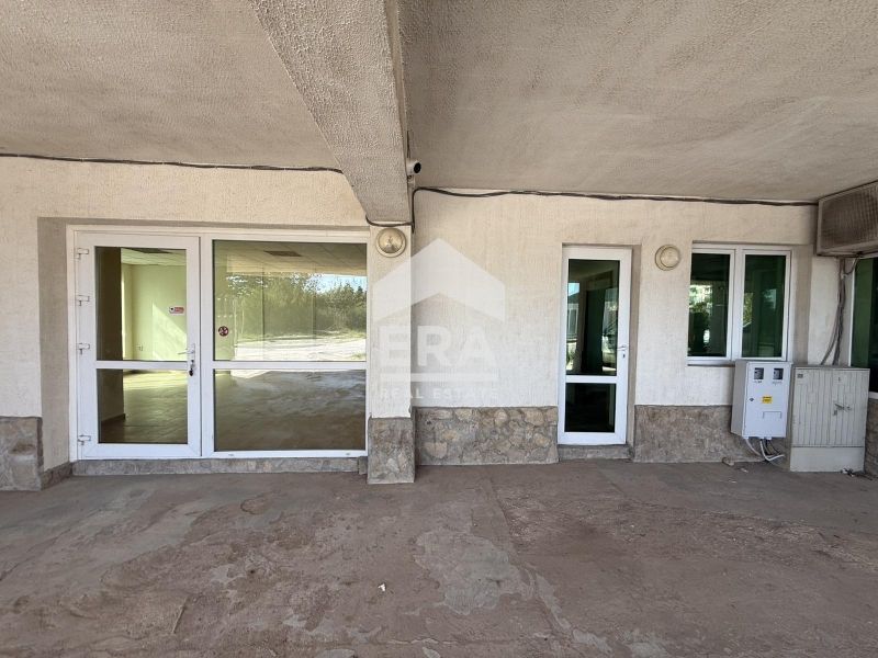 Ексклузивен партерен магазин за продажба, в тухлена сграда, с лице на