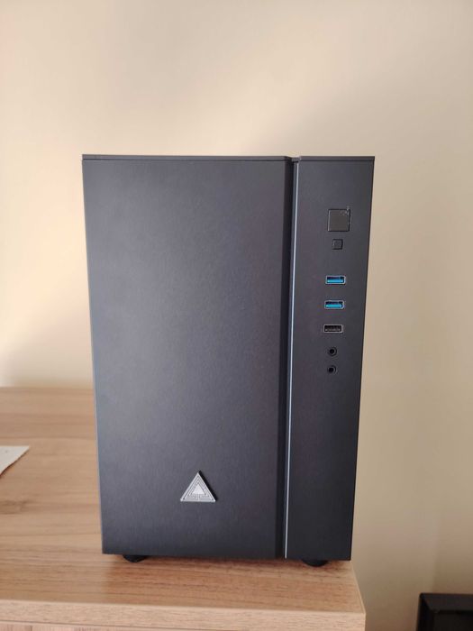 Carcasa PC calculator, mATX MONTECH Sky One Mini.