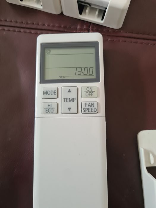 Telecomanda Mitsubishi Aer condiționat nouă cu suport