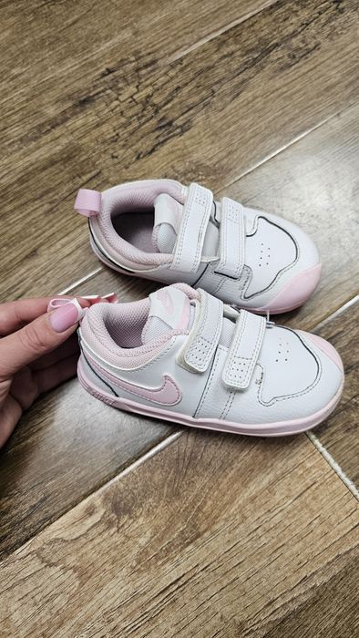 Adidași Nike mărimea 25