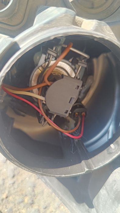 • ОРИГИНАЛНИ рефлекторни фарове за Голф 5 и др. 100% ЗДРАВИ (полирани)