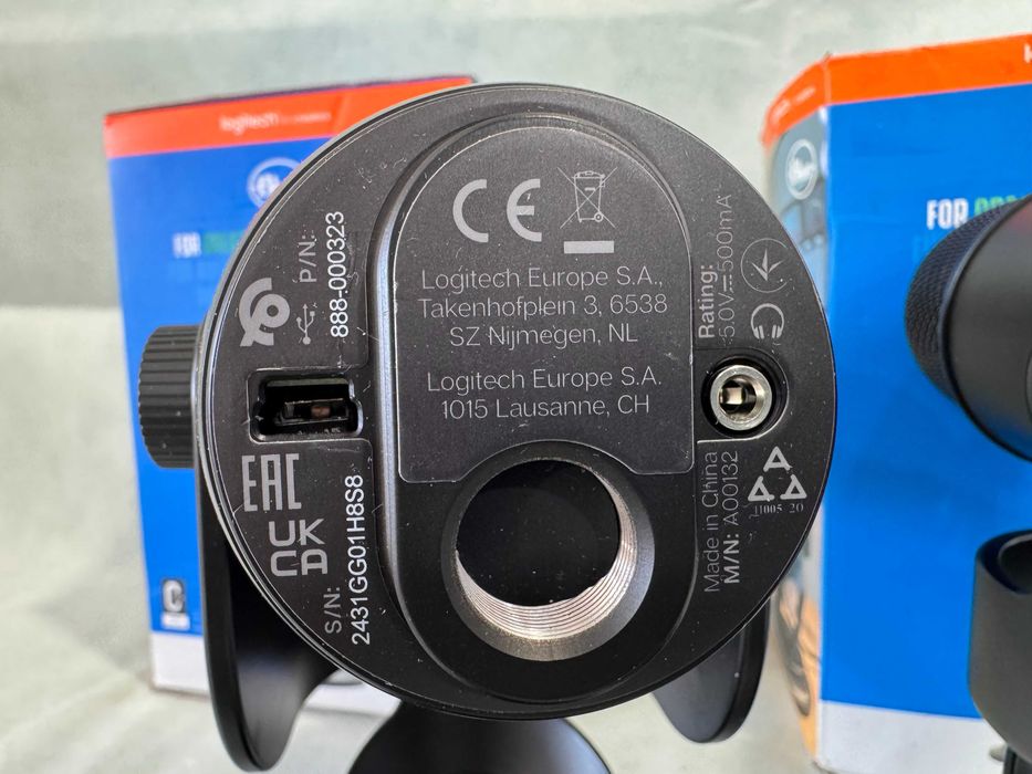 Микрофон настолен  Logitech Blue YETI