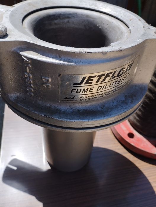 Vând diverse piese rămase la închiderea unei firme..