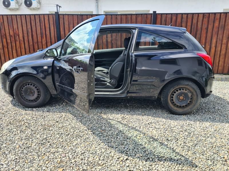 Dezmembrez Opel Corsa D