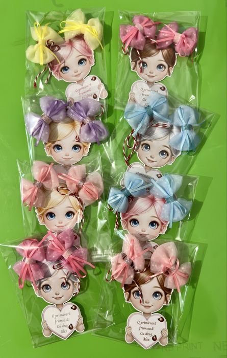 Martisoare : cleme de par, ciocolata kinder, margarete parfumate ,