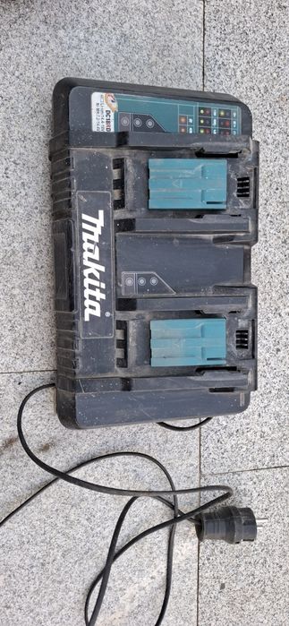 Incarcator makita dublu