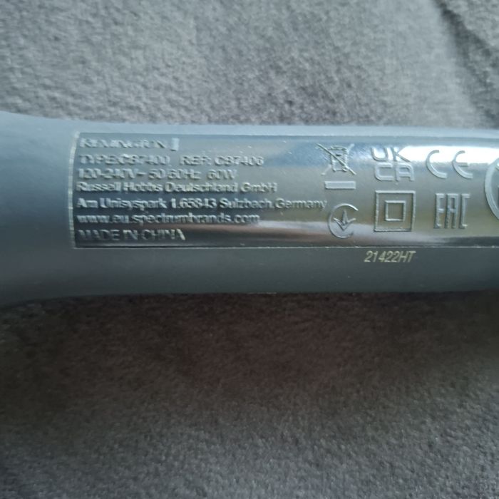 Расчёска, выпрямитель волос