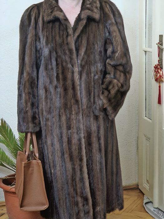 Blana nurca eleganta