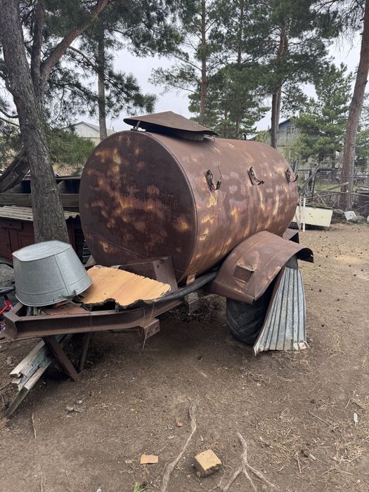 Прицеп-цистерна 3 м³, с документами, на ходу, в рабочем состоянии.