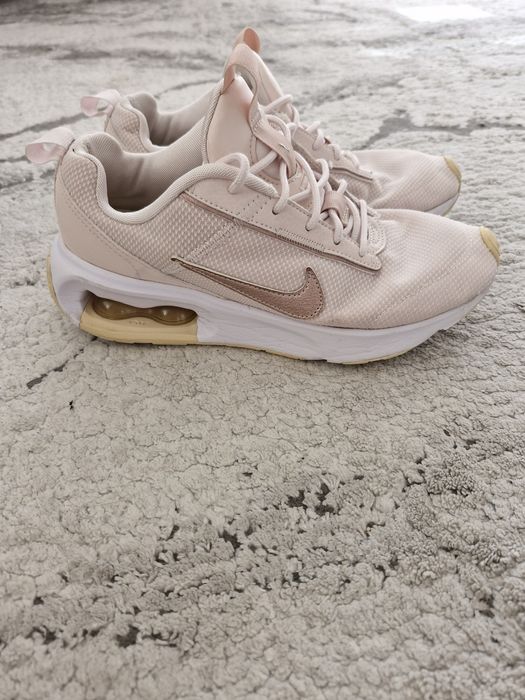 Дамски маратонки Nike