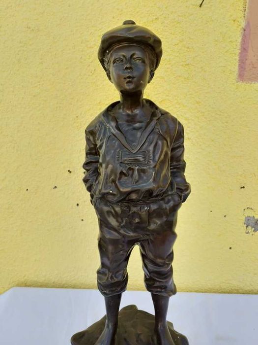 Statuie de colectie baiat din beonz