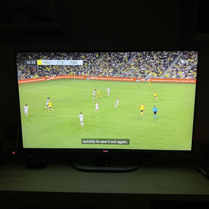 Televizor edge LED LG 47LA690S