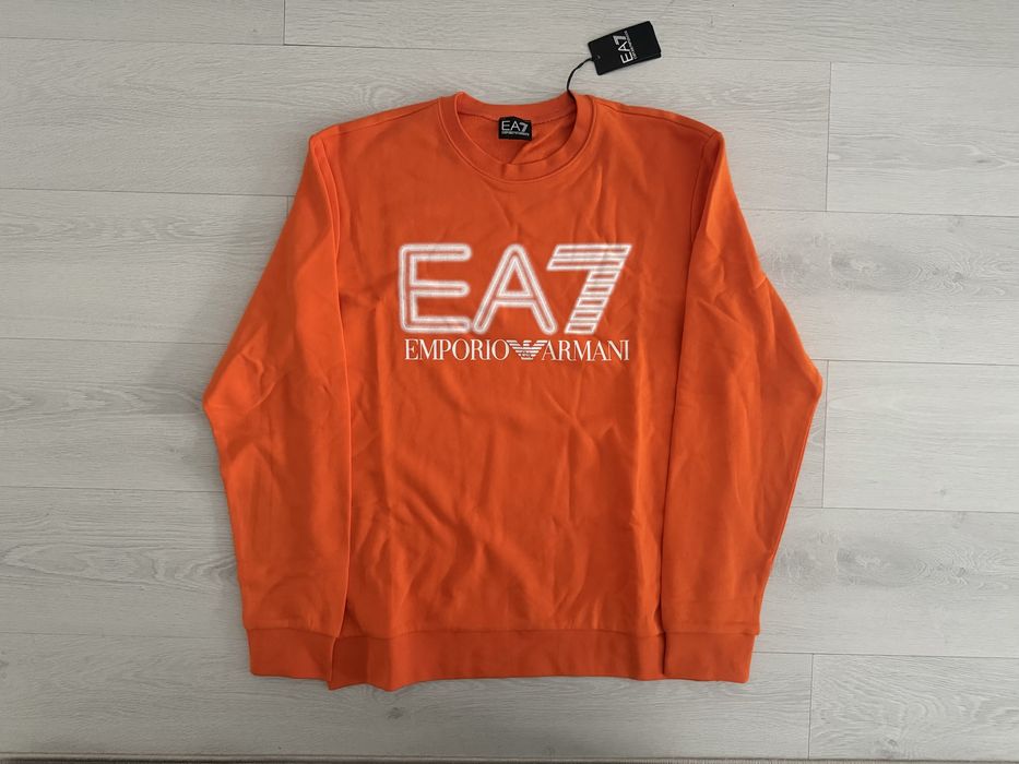 Продам свитшот EA7