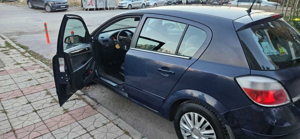 Opel Astra H 1.6 Twinport, 105 к.с., бензин/газ + зимни гуми с джанти