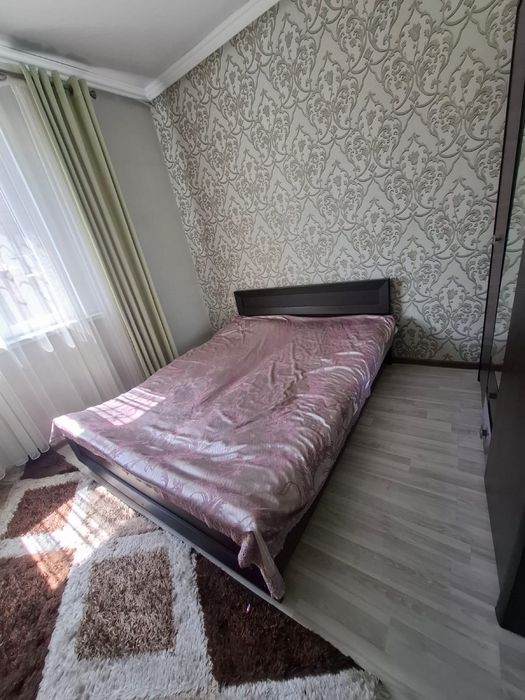 Кровать без матраса