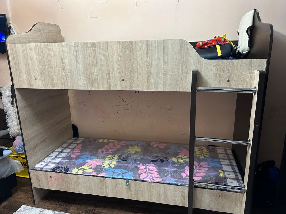 Продам детскую кровать почти новая