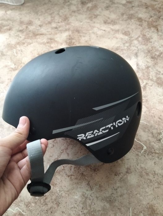 Шлем REACTION чёрный