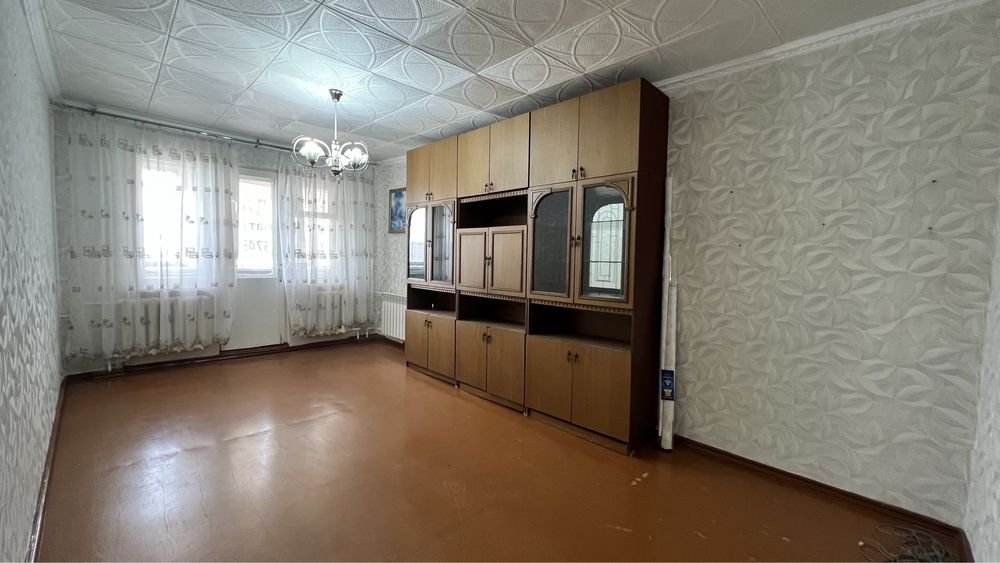 В центре продается 2х комн каартира на 5 этаже