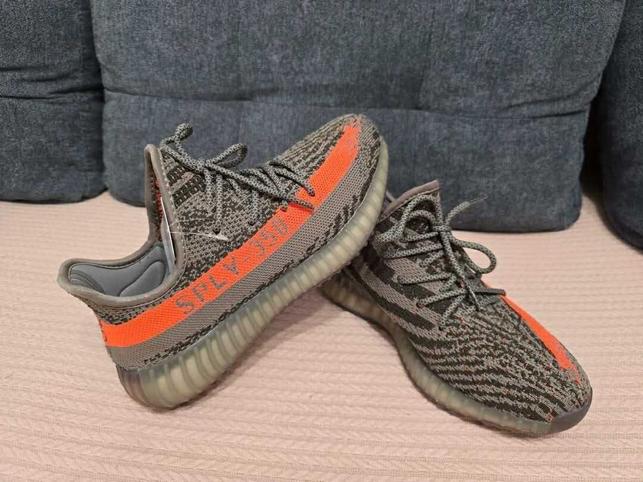 Adidasi Yeezy Boost Carbon Beluga