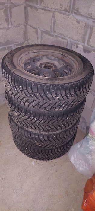 Шины шипованные на железных дисках R15