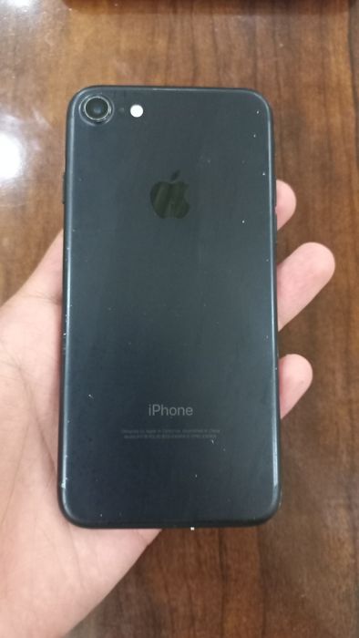 IPhone 7 sotiladi srochniy