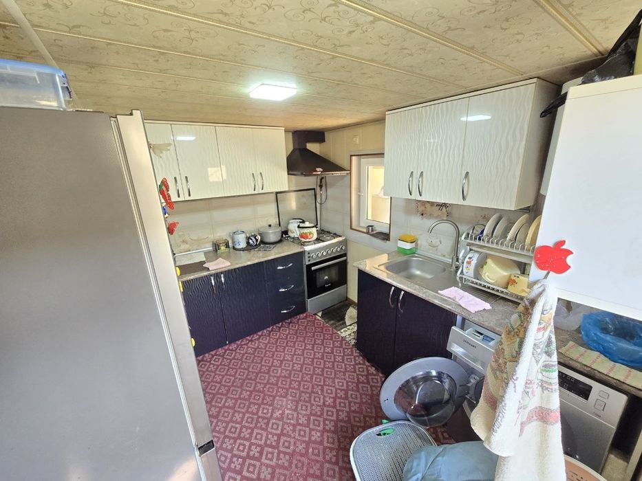 Yangiyo'lda 5,5 sotix 6 xonali uy sotiladi