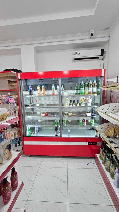 Продается витринный холодильник