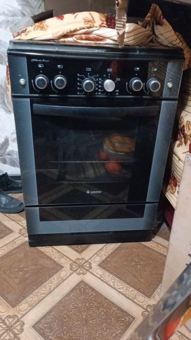 Прадаю газ плиту GEFEST