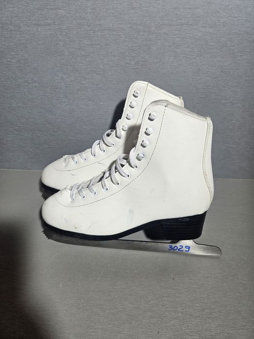 Patine 3029 gheata patinaj artistic American    marime   41 (26,5    cm lungime interioara).