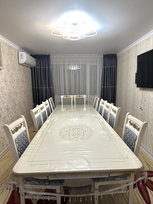 Гостиный стол со стулями