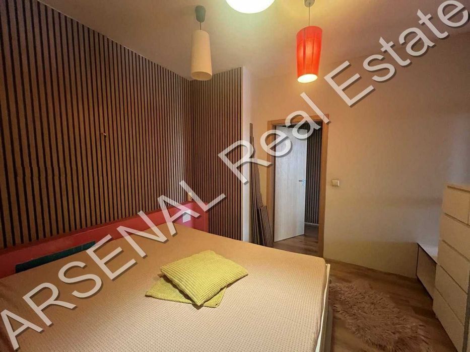 Двустаен апартамент под наем, Младост 3