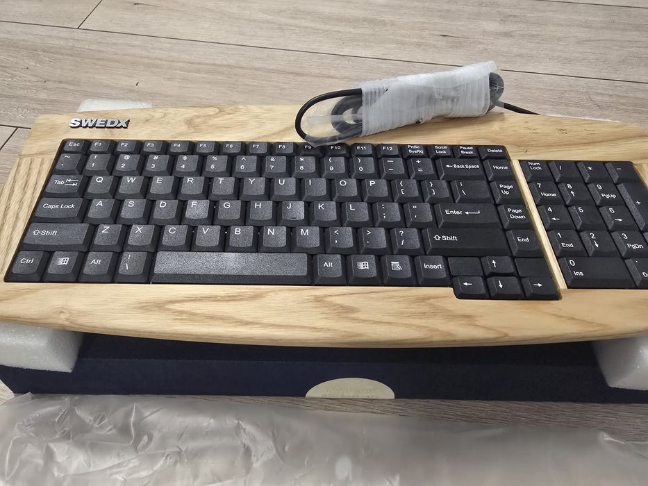 Tastatura de lemn natural Swedx ediție limitata