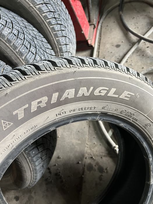 Продам 215/65R16 комплект шипы