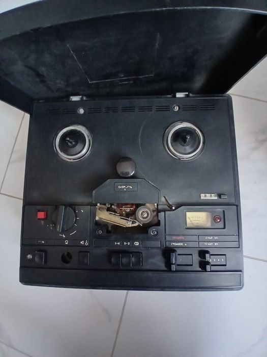 Проигрыватель винила радиотехника  и прочее