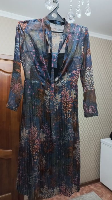 Продам        платье