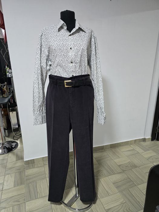Pantaloni raiat, model ce poate fi purtat atât la tinute casual/office