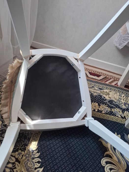 Стол со стульями