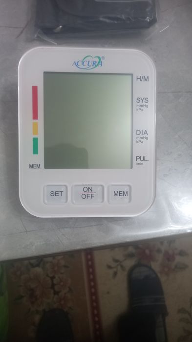 Продам новый тонометр Accura
