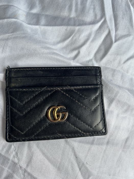 калъф за карти Gucci GG Marmont изработен от черна ватирана кожа