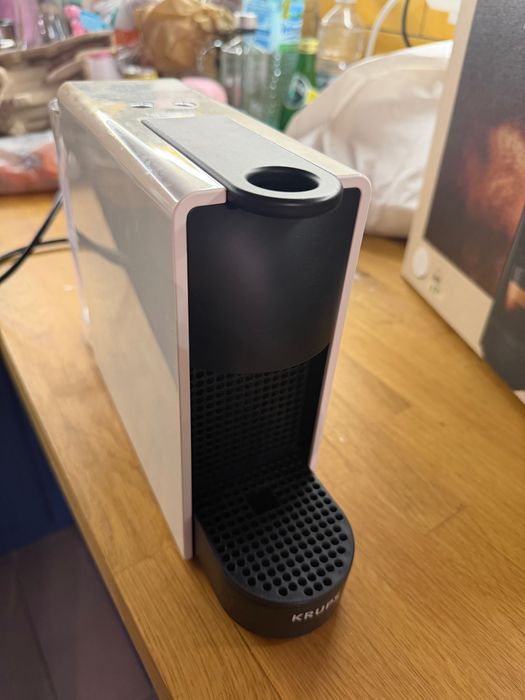 Nespresso Essenza mini кафемашина