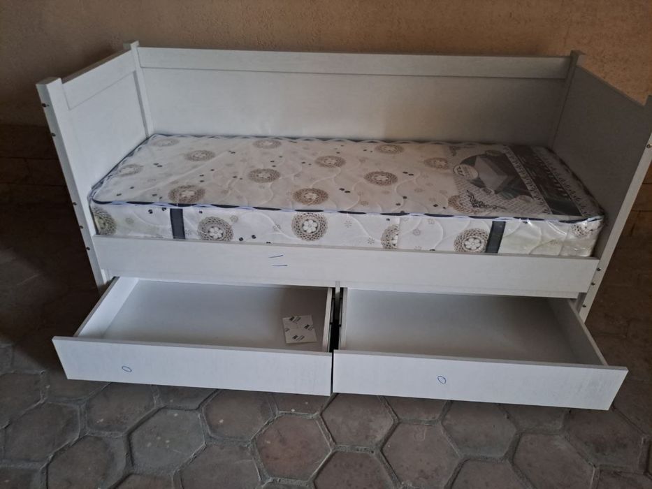 Срочно детская кровать сотилади!