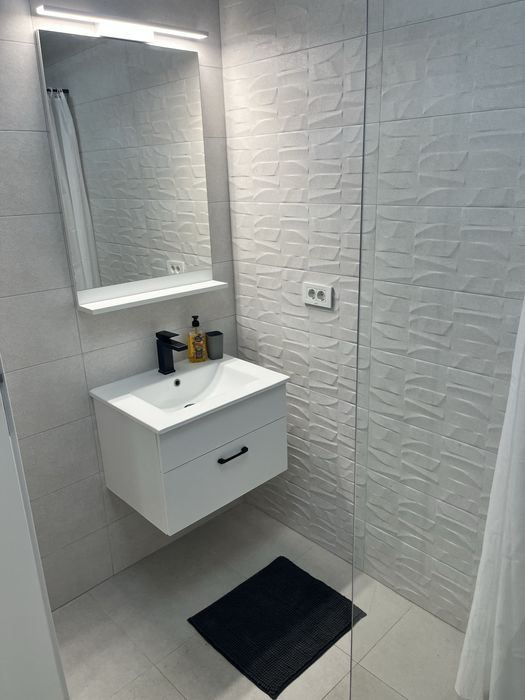 Inchiriez apartament doua camere cu loc parcare privat in Paulesti