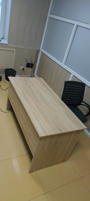 Продам столы и шкаф