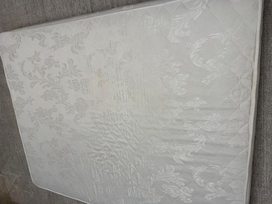 Продам б/у матрас в хорошем состояний.