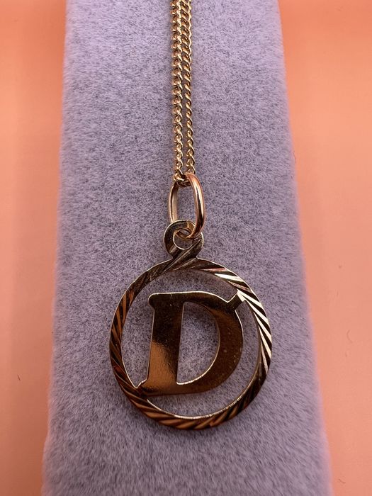 Продам золотой кулон.