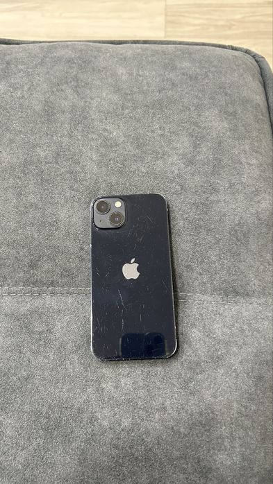 Продам айфон 13й