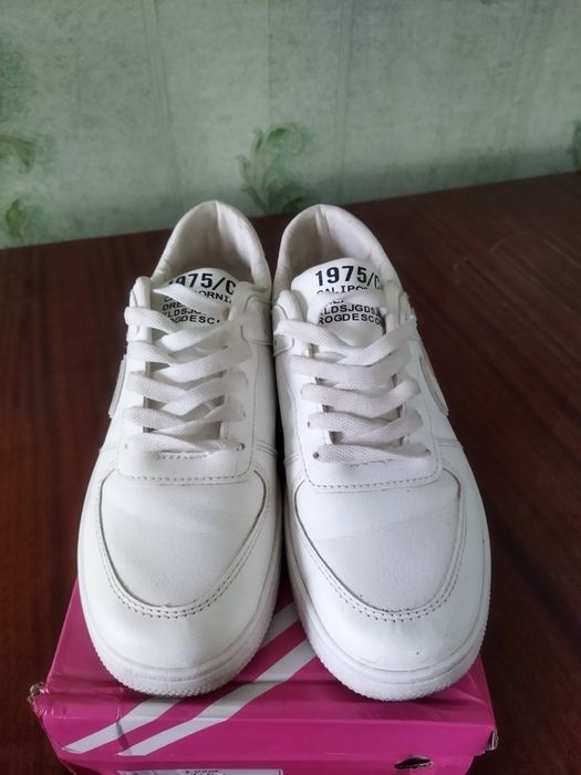 Продам мокасины женские